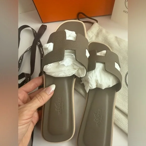 Hermes NWT Women’s Oran Sandal 37.5 - Picture 2 of 6